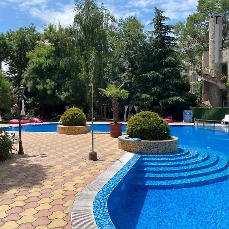 Anita A 25 Pool View Sunny * ساني بيتش