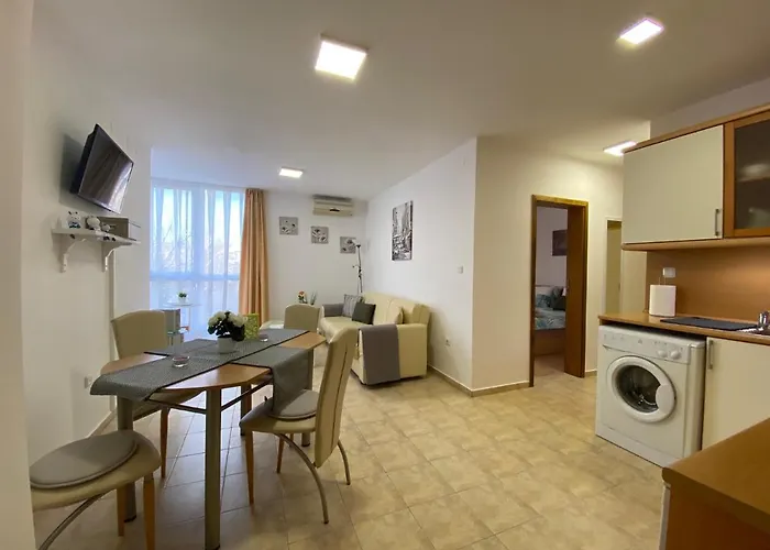 Anita A 25 Pool View Sunny *