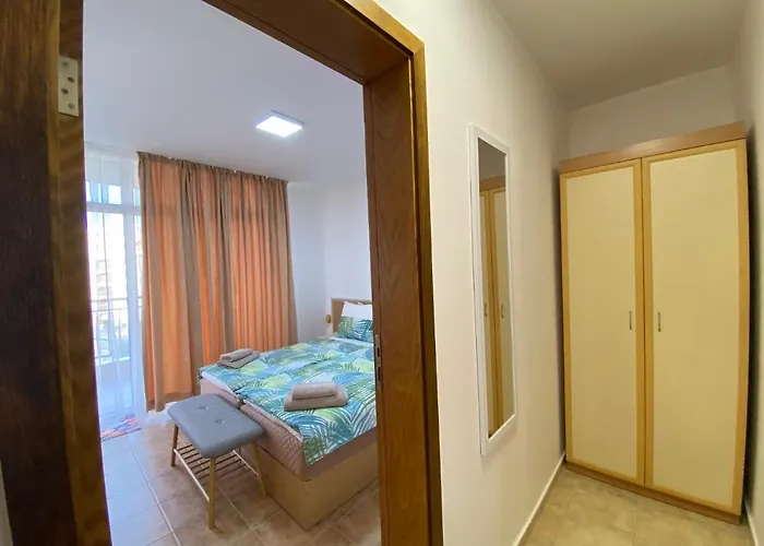 Anita A 25 Pool View Sunny Napospart