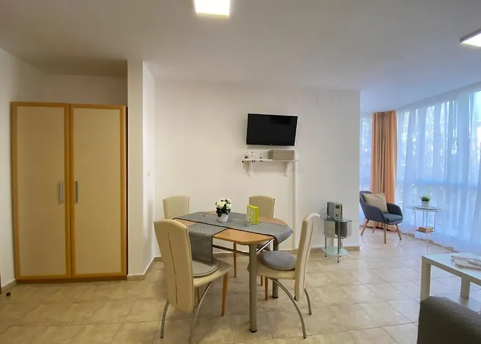 Anita A 25 Pool View Sunny *